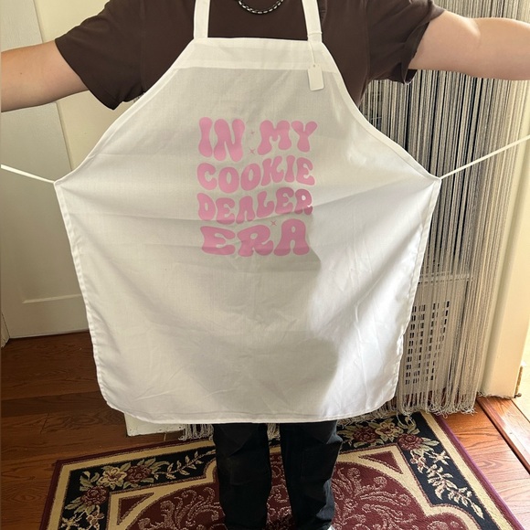 White Apron with Pink Text- in my cookie dealer era- great gift - new - - Picture 4 of 5